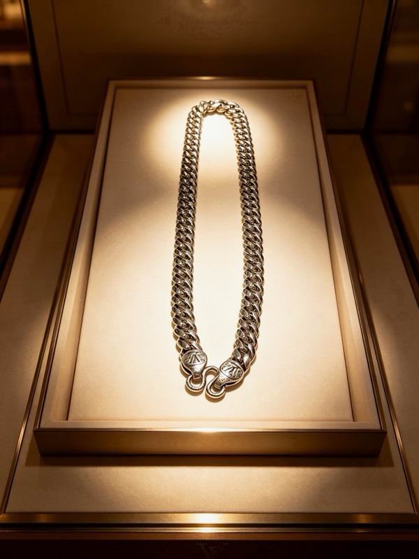 Louis Vuitton Chunky Curb Chain Necklace