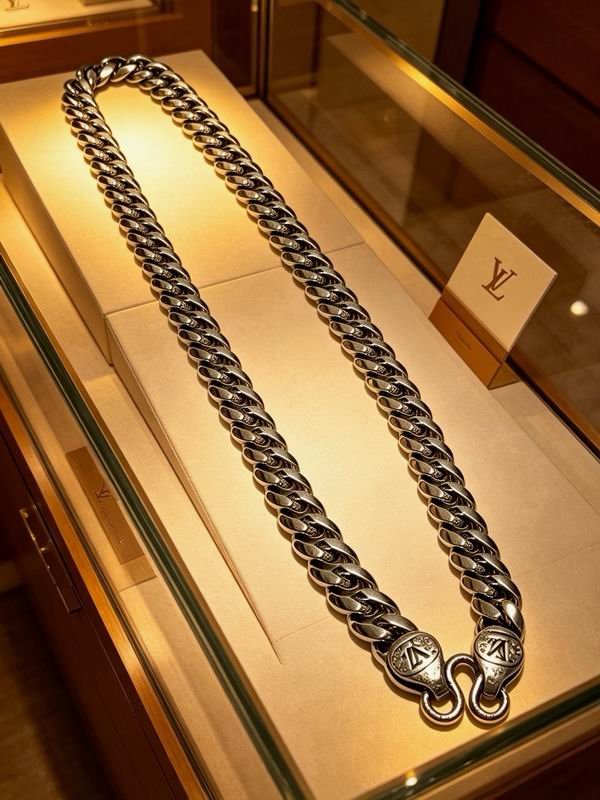 Louis Vuitton Chunky Curb Chain Necklace