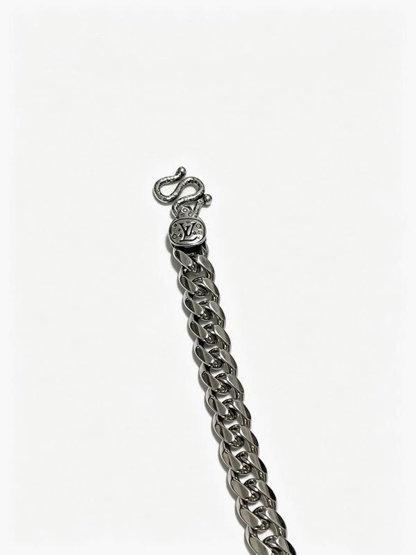 Louis Vuitton Chunky Curb Chain Necklace