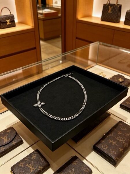 Louis Vuitton Four Point Flower Chain Necklace